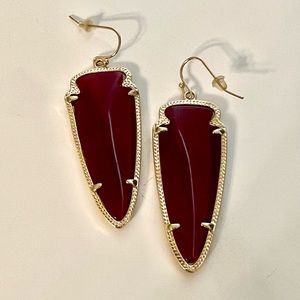 Kendra Scott Skylar arrowhead earrings in Maroon